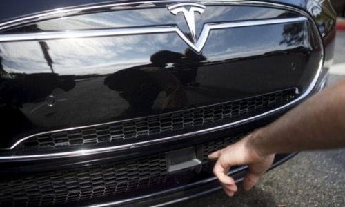 Tesla criticised over Autopilot safety