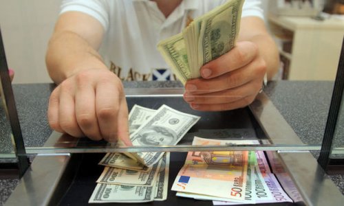 Dolları ən ucuz satan və ən baha alan banklar – SİYAHI