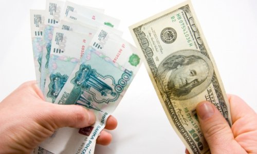 Rusiyada dollar rekord həddə ucuzlaşdı