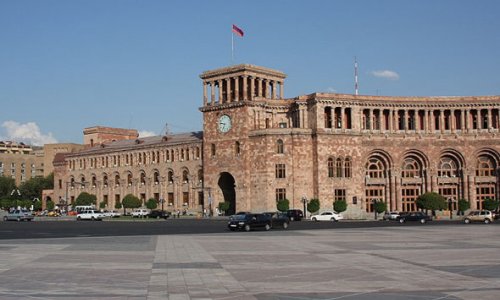 Ermənistanda kütləvi istefalar