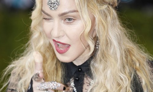 Madonna offers oral sex to Clinton voters