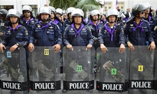 Thai police hunt man who says will shoot king's critics