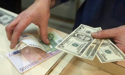 Dollar satan bankların sayı 26-ya düşdü – CƏDVƏL