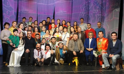 Gənc Tamaşaçılar Teatrının aktyorları fəxri ad və mükafatlar qazandı - FOTOLAR