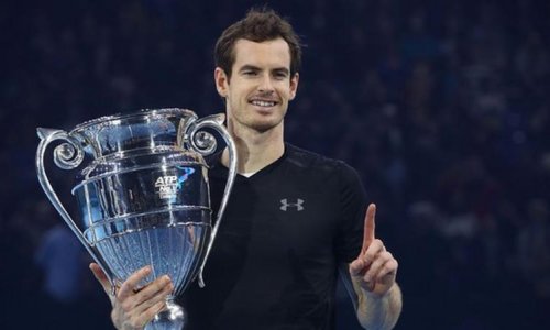 Andy Murray beats Novak Djokovic