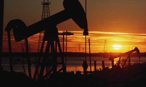 Oil prices fall on renewed worries of oversupply