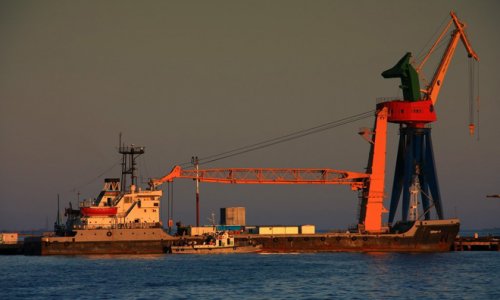 Russia plans to rent crane ship from Azerbaijan