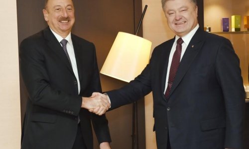 Ilham Aliyev meets Ukraine's Poroshenko