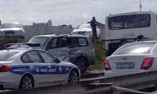 Bakıda avtobus qəzaya düşüb: Yaralılar var – FOTO