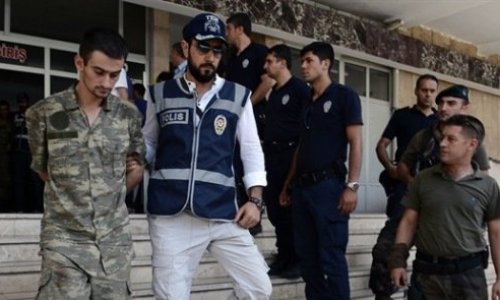 Türkiyədə orduya qarşı əməliyyat: 50 zabit tutuldu