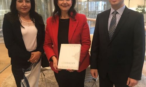 Azərbaycan diplomatları Avstraliyanın beynəlxalq naziri ilə görüşüblər
