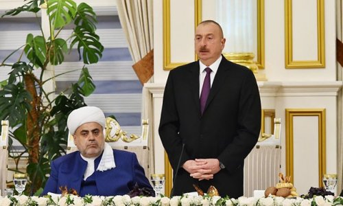 Ильхам Алиев принял участие в церемонии ифтара  - ФОТО