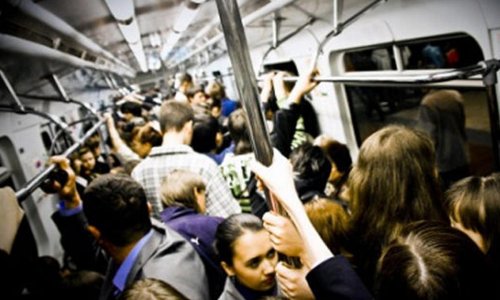 Bakı metrosunda ehtiraslı anlar - VIDEO