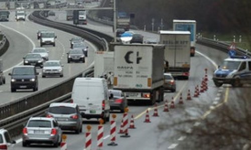 Almaniyada avtobusla yük maşını toqquşub, azı 31 nəfər yaralanıb