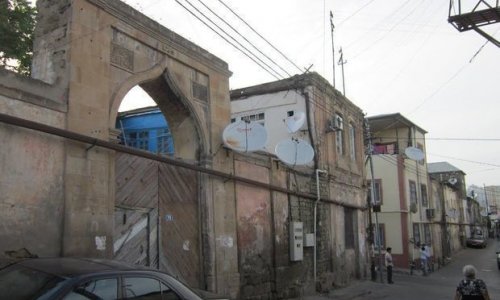 Bakıda Hacı Cavad məscidini sökən məmurlardan biri öldü