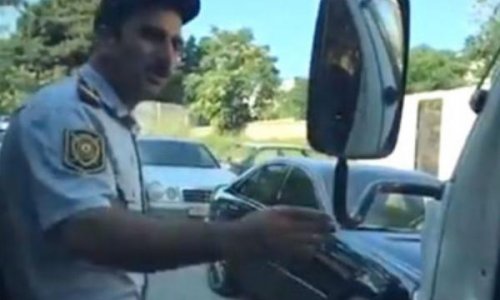 Bakıda polisin qayda pozması canlı yayımlandı - VİDEO