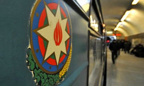 Bakıda metroda oğlan qadına şillə vurdu - FOTOLAR