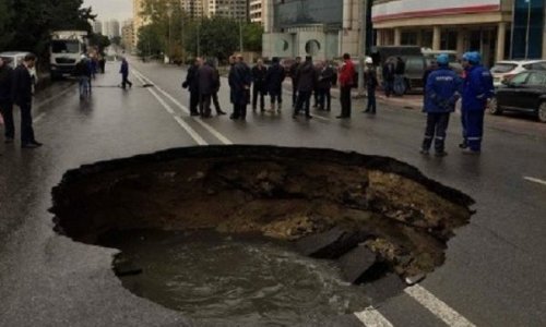 Bakıda yeni çəkilmiş yol çökdü – VİDEO 