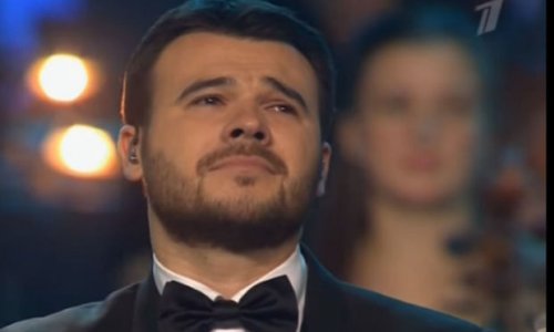 Emin Ağalarov Müslüm Maqomayevə həsr olunmuş konsertdə kövrəldi – VİDEO