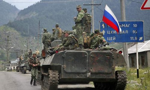 Rusiya tankçıları Ermənistana yola düşür