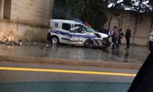 Polis maşını prezident iqamətgahının yaxınlığında ağır qəzaya düşdü - FOTO