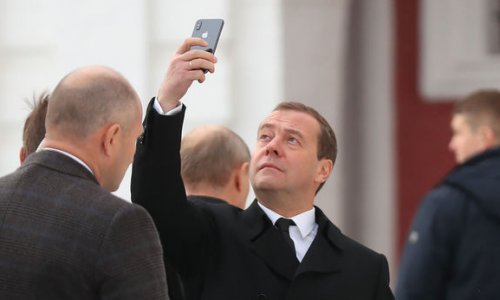 Medvedev özünə 