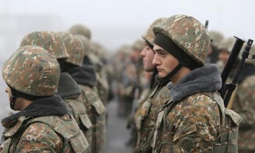 Ermənistanda hərbi qulluqçular döyüldü