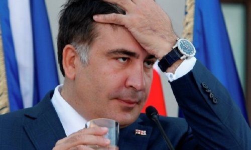 Saakaşvilinin evinə basqın: Eks-prezident damda gizlənir