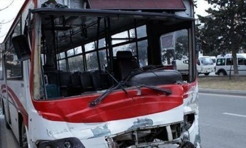 Bakıda avtobus qəzası: Ölən var