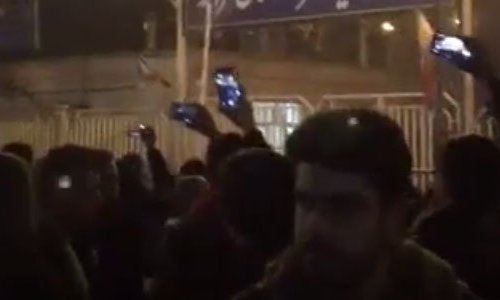 Azərbaycanda İran bayrağı ayaqlar altına atıldı - VİDEO