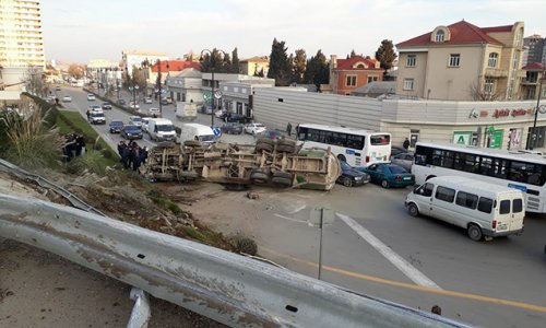 Bakıda “Azpetrol”un maşını aşdı - FOTO