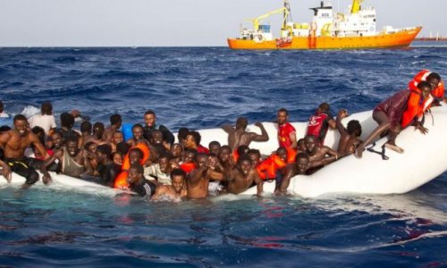 Miqrantları daşıyan gəmi batdı: 90 ölü