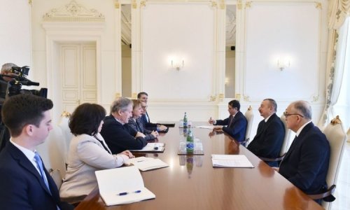 President Ilham Aliyev receives US delegation