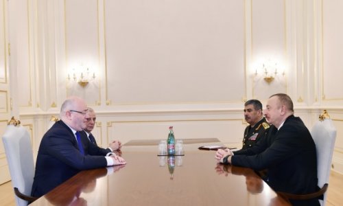 İlham Əliyev Gürcüstanın müdafiə nazirini qəbul edib