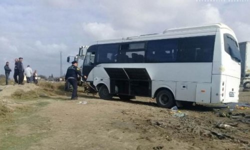 SON DƏQİQƏ: Yevlaxda şagirdləri daşıyan avtobus qəzaya uğradı