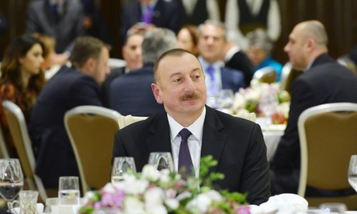 Ильхам Алиев устроил прием - ФОТО