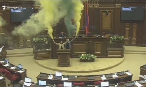 Parlamentdə Sarkisyana etiraz - VIDEO