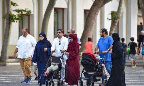 Deputat ərəb turistləri “tör-töküntü” adlandırdı