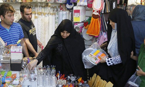 İranda qiymətlər ərşə çıxdı, prezident bütün anbarları açdırdı