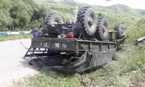 Ermənistanda hərbi avtomobil qəzaya uğrayıb — 6 ağır yaralı var + FOTO