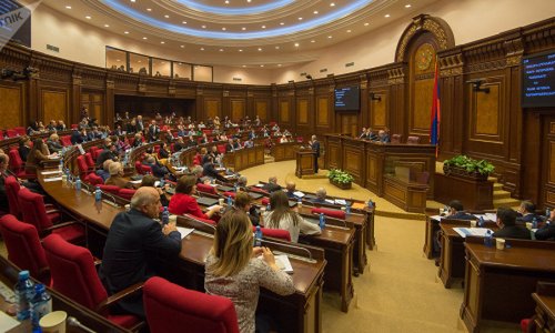 Ermənistan parlamenti Azərbaycana müharibə elan etdi