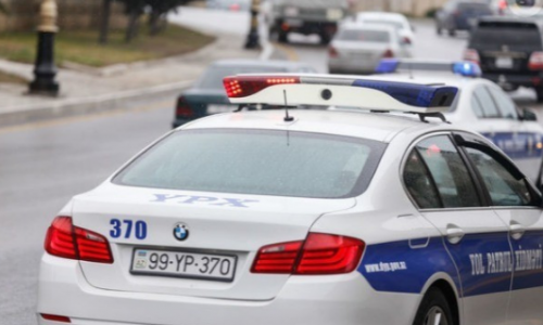 Sürücü maşınla polisi vurdu - Azəbaycanda