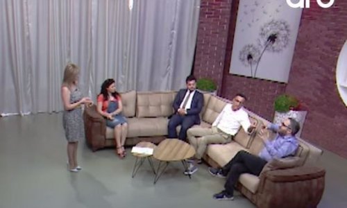 Azərbaycanda efirdə dava düşdü, prodüser yazıçını vurdu - VİDEO