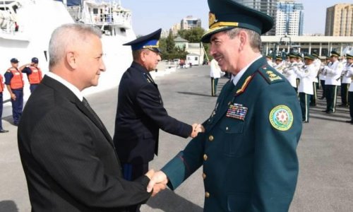 Rus general “Brilyant”la Bakıya gəldi