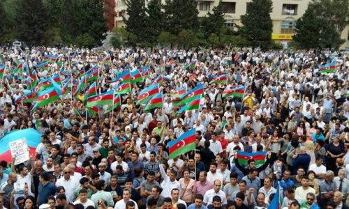 Bakıda Qarabağ mitinqi keçirilir : Aksiyaya türk tələbələr də qatılıb (Yenilənir, Fotolar)