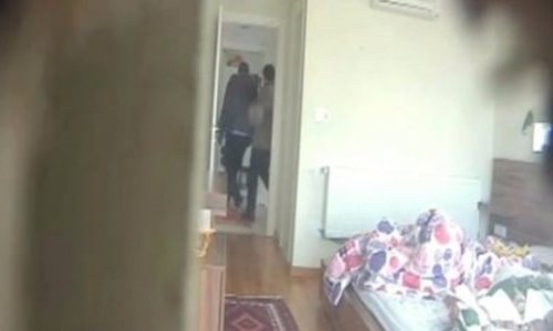 Azərbaycanda ata tualetə kamera qoydu: 15 yaşlı oğlunun başına oyun açdı- VİDEO
