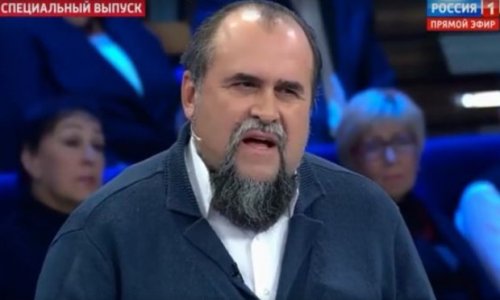 Rusiyalı senator ukraynalı ekspertin saqqalını dartdı — VİDEO