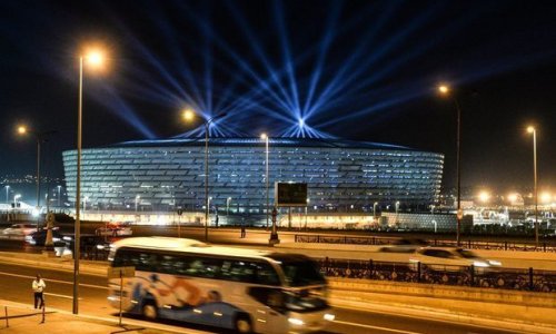 Futbol əfsanəsi Bakıya gəlir - FOTO