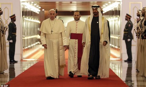 Папа Франциск прибыл в Абу-Даби - ФОТО 
