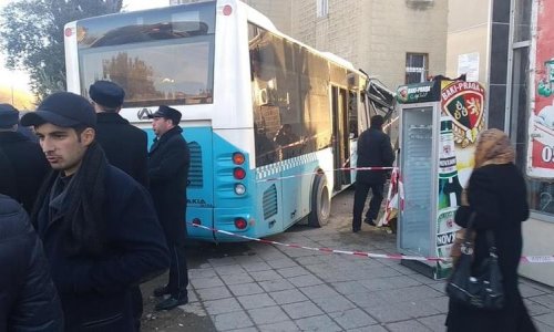 Sumqayıtda 30 nəfərin yaralandığı dəhşətli avtobus qəzasının VİDEOSU